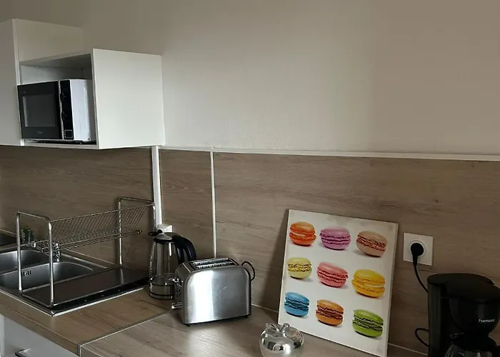 Asmar Τουλούζη